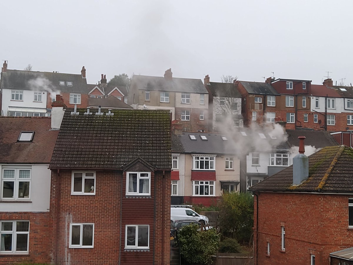 So the selfish woodburners have started up, engulfing the neighbourhood in toxic #AirPollution. Ironic that at the start of #COP26 people are increasing their #carbonemissions <a href="/HollingdeanBTN/">Hollingdean people</a> <a href="/HollingdeanNews/">Hollingdean News</a>