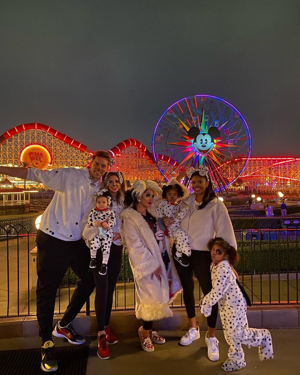 paugasol's tweet photo. Magical at Disneyland! #Family #Halloween #101dalmatians https://t.co/ggta8HF7MU