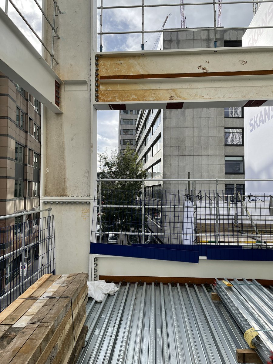 rlunn85's tweet photo. First of the ladder frames installed at #20Ropemaker these inform the building’s structural strategy and overall facade articulation @MakeArchitects @Core_London @SkanskaUKplc @Waterman_group @HilsonMoran @WTPartnership @_WilliamHare https://t.co/Rgmq8DOTd9