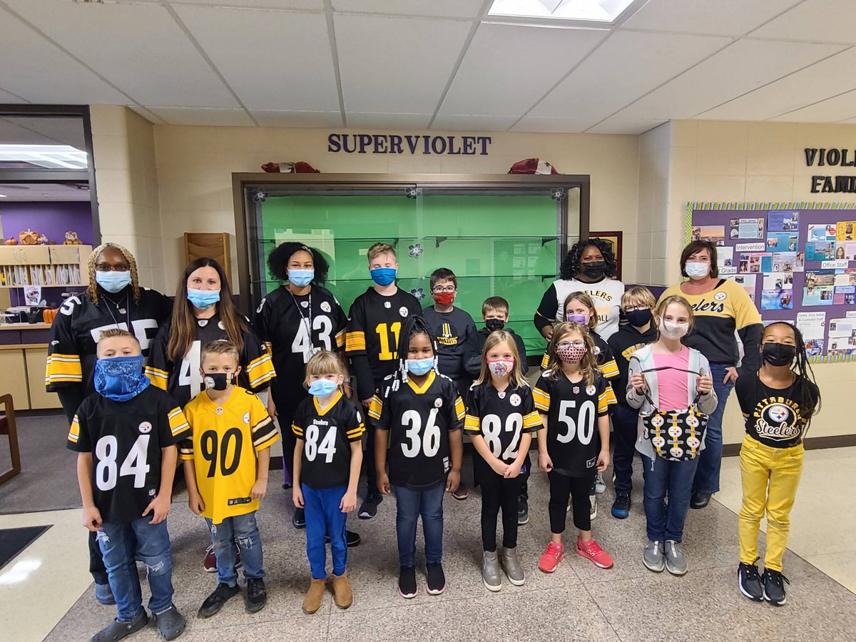 VioletElem's tweet photo. Red Ribbon Week celebration this week. Today is, Team up for good choices! Favorite team sports jerseys, looking good! #SuperVioletES #SteelerPride https://t.co/JWNJucMFtV