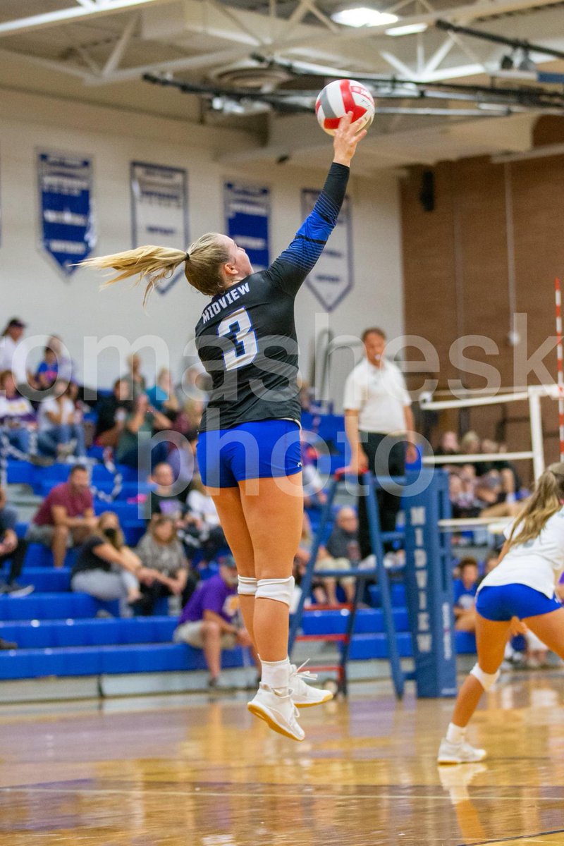 MiddieVball's tweet photo. SENIOR SETTER
#3 MACEY SANDERS

-Honorable Mention SWC
-2nd Team All Lorain County 

Very well deserved awards for this hard working gal! We can’t wait to see all the wonderful things you do!! There’s going to be some big shoes to fill💙 

#GoMiddies💙 https://t.co/RFhy5de5Q5