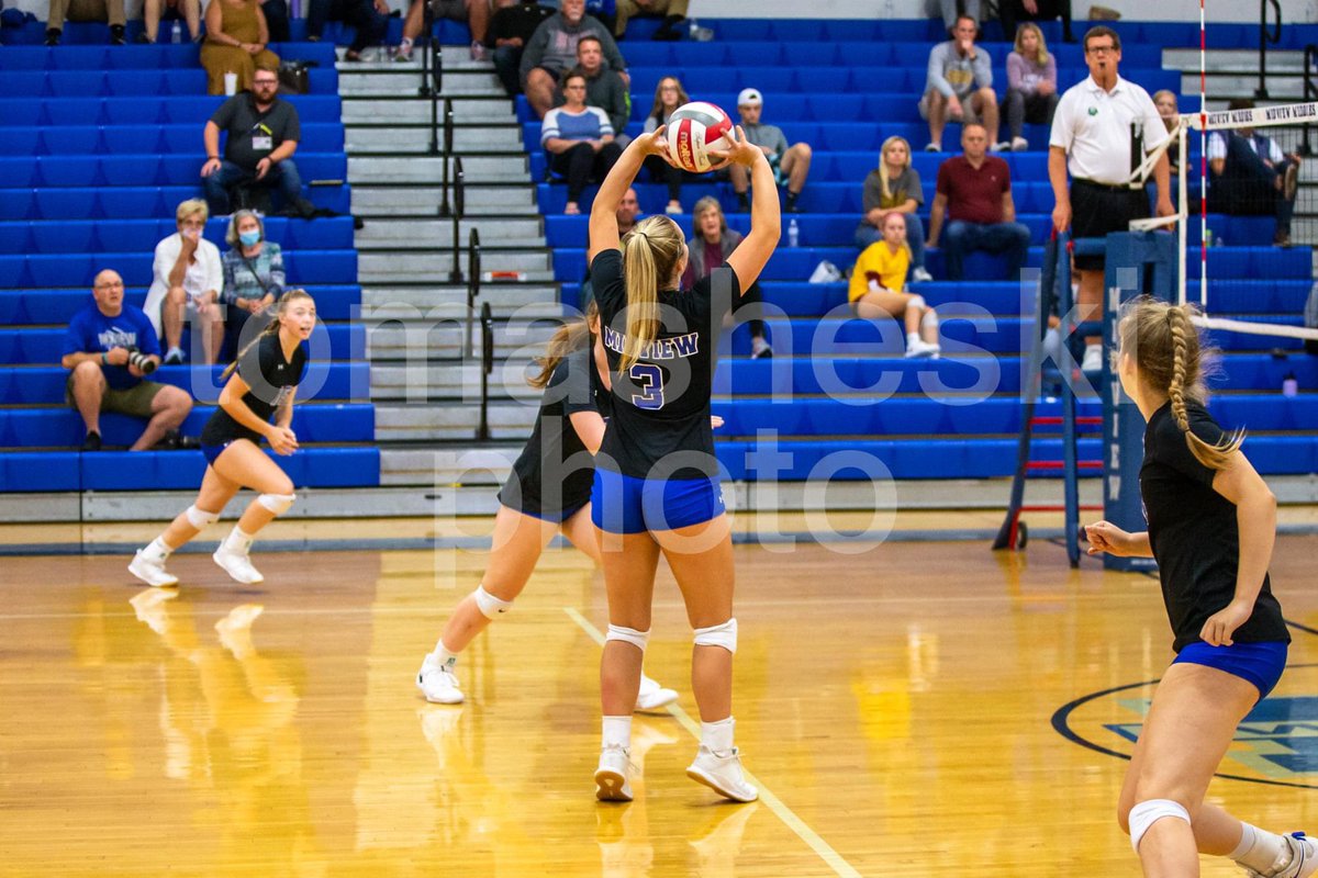 MiddieVball's tweet photo. SENIOR SETTER
#3 MACEY SANDERS

-Honorable Mention SWC
-2nd Team All Lorain County 

Very well deserved awards for this hard working gal! We can’t wait to see all the wonderful things you do!! There’s going to be some big shoes to fill💙 

#GoMiddies💙 https://t.co/RFhy5de5Q5