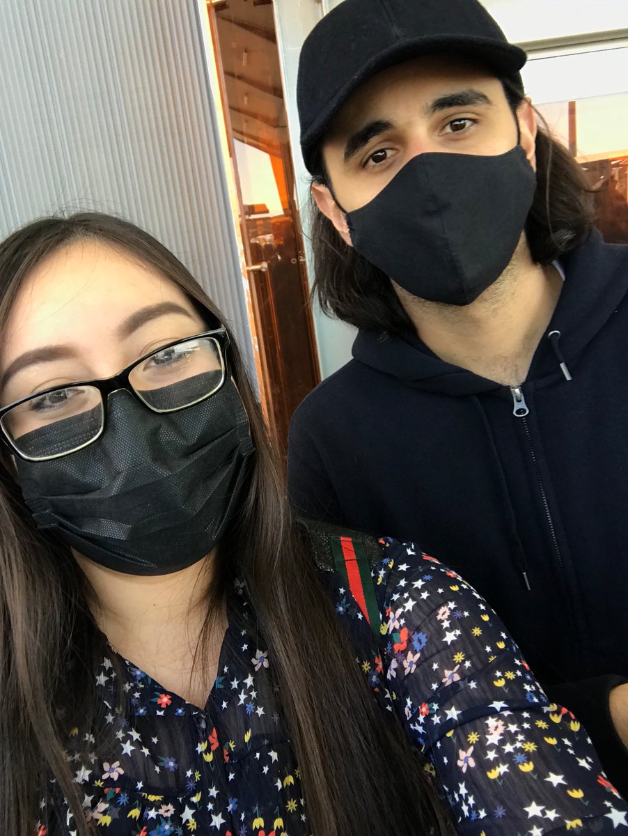 janethmdnv's tweet photo. Después de 5 años, varios conciertos y una búsqueda fallida, al fin se logró tenerlos muy de cerca🤘🏻💕.

Estoy lo que le sigue de felizzzzzzz🥺❤️❤️❤️.
AYER CONOCÍ A LOS MORAT Y SON LAS PERSONAS MÁS AMABLES🥺❤️❤️❤️ https://t.co/cJQ5kepceG