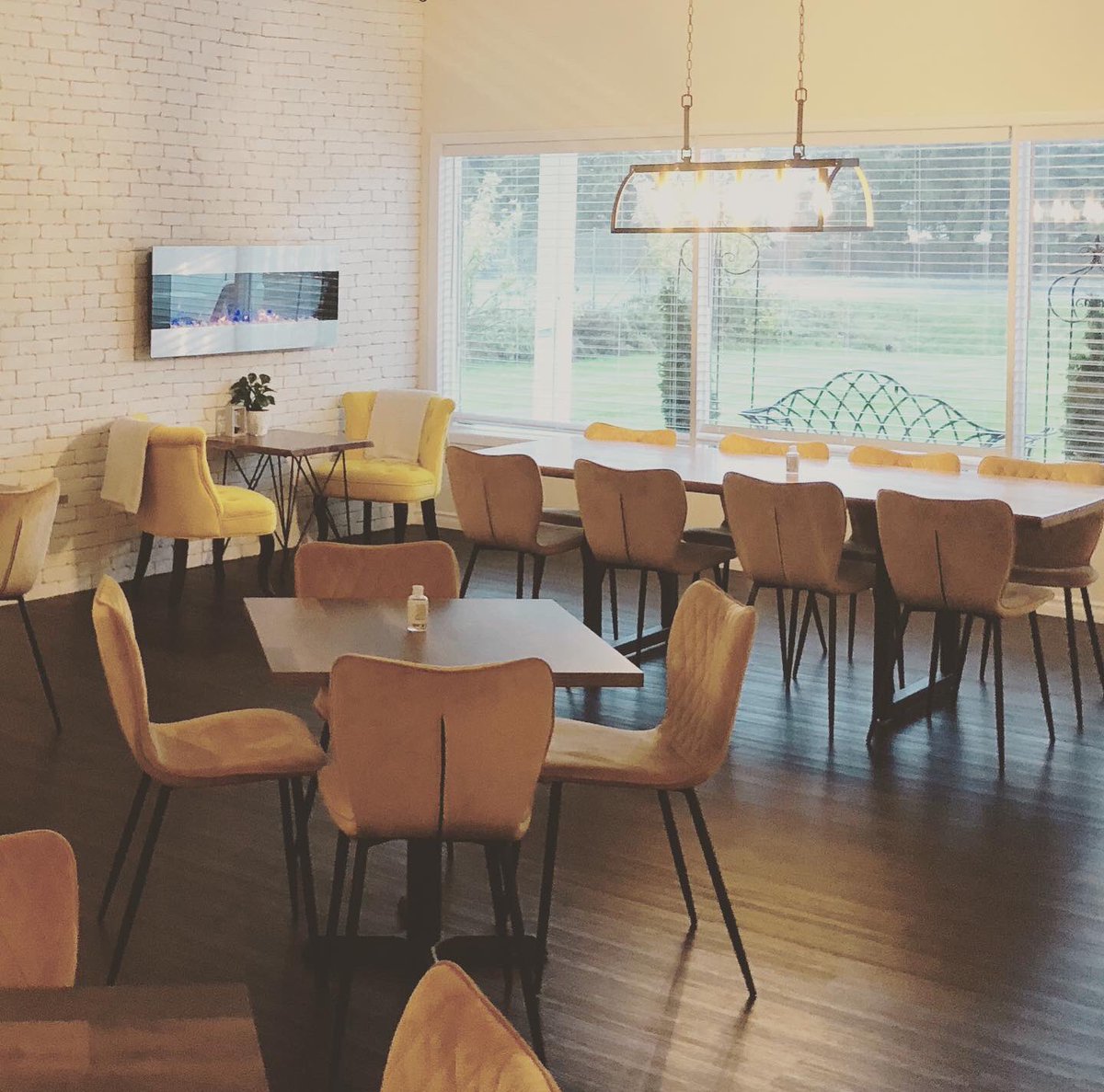 DianaHuson's tweet photo. Welcome to #PelhamOntario Cured Charcuterie & Cocktails! It was a pleasure to drop by last week & welcome another new business to our community. In-person dining & take out available! Check them out on Facebook & Instagram 👏👏👏 #shopPelham #PelhamYum #supportlocal #niagara https://t.co/eHiKvp9p60