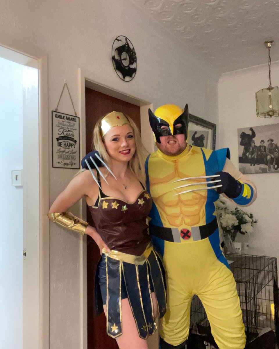 ScottChapman7's tweet photo. Fab Halloween Weekend 🎃👻 #cosplay #fancydress #halloween2021 #halloween #MarvelHalloween #marvelvsdc #costume #costumes #Marvel #DC #WonderWoman #Wolverine @Marvel @DCComics @WonderWomanFilm @GalGadot @RealHughJackman @olivia___garcia https://t.co/0q2fPHZjXp