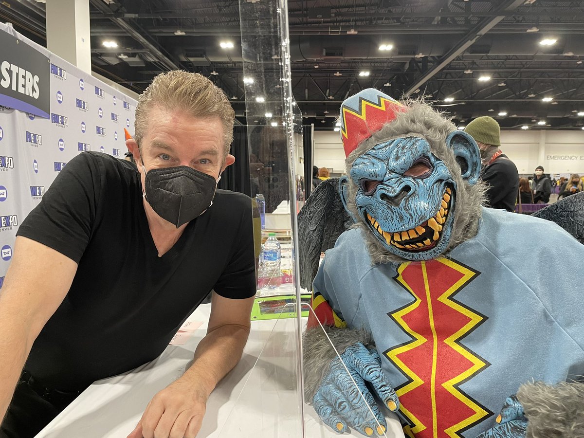 jeanbugc's tweet photo. This was so much FUN! @fanexpodenver with @JamesMarstersOf #HappyHalloween2021 #wingedmonkey #wizardofoz https://t.co/2M9pVTxXrF