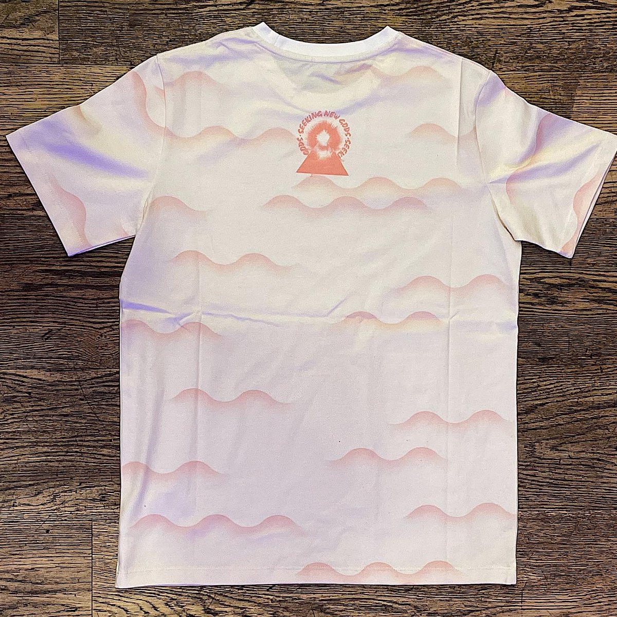 gruffingtonpost's tweet photo. New T shirts available at the gigs this week - 

@markjamesworks Seeking New Gods cloud motif design limited to 100 - held at the border for a few weeks

Crysau T cymylog ar gael o’r gigs wythnos yma 

#Tshirt #crysT #cymylau front/back https://t.co/RSEOdaY44L