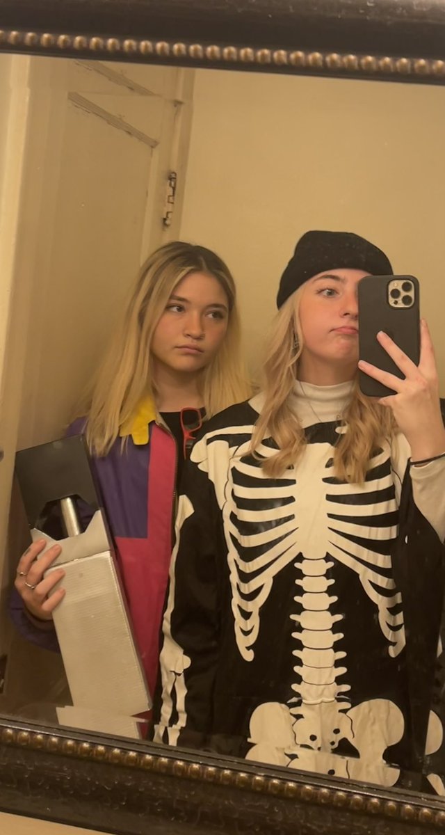 ApNaNrAk's tweet photo. @Olivertree some girl at this party sent you a picture of me on snap. Did u get it? https://t.co/qReQQYxMtk