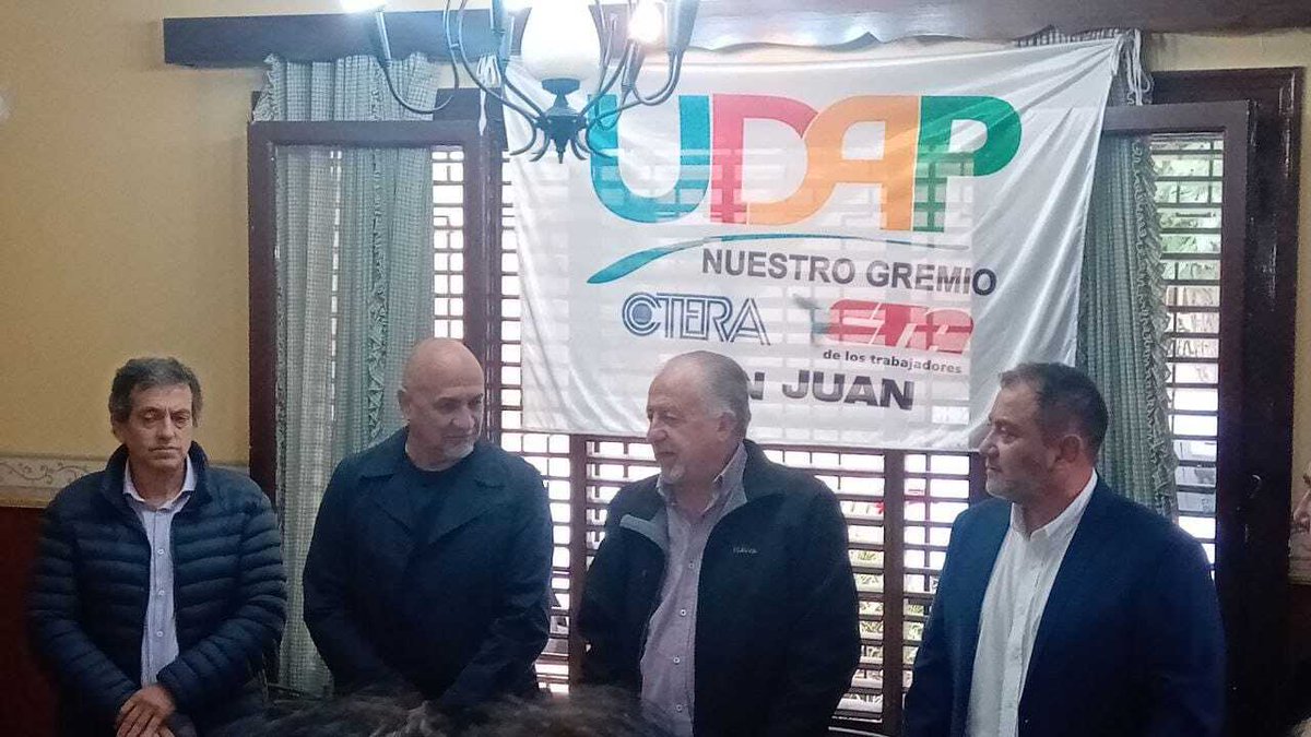 HugoYasky's tweet photo. Hoy visité el sindicato docente UDAP en San Juan. Gracias al secretario general, Luis Lucero, por el cálido recibimiento. 

Siempre es reconfortante ver a lxs docentes organizados. La Educación Pública debe estar de pie a lo largo y ancho del país. https://t.co/PH2ahwqubs