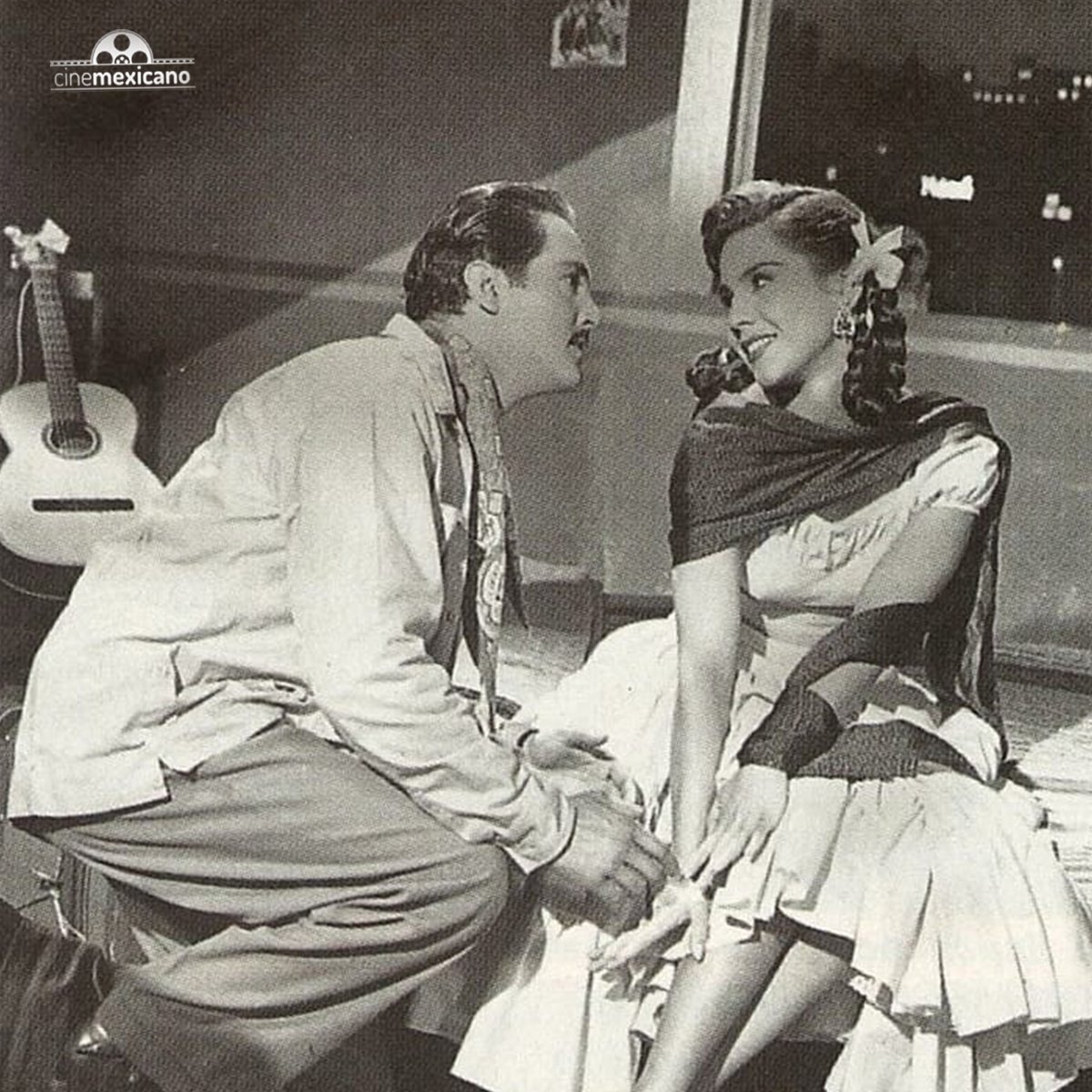 cinemexicano_mx's tweet photo. ✨ #LunesDeGalanes ✨
El galán de galanes Roberto Cañedo y Lilia Prado en la cinta "Cuarto de Hotel" estrenada el 13 de agosto de 1953. 🎬
#robertocañedo #liliaprado #cinemexicano #epocadeoro #cuartodehotel #actormexicano ❤️ https://t.co/Oo0rz73VEK