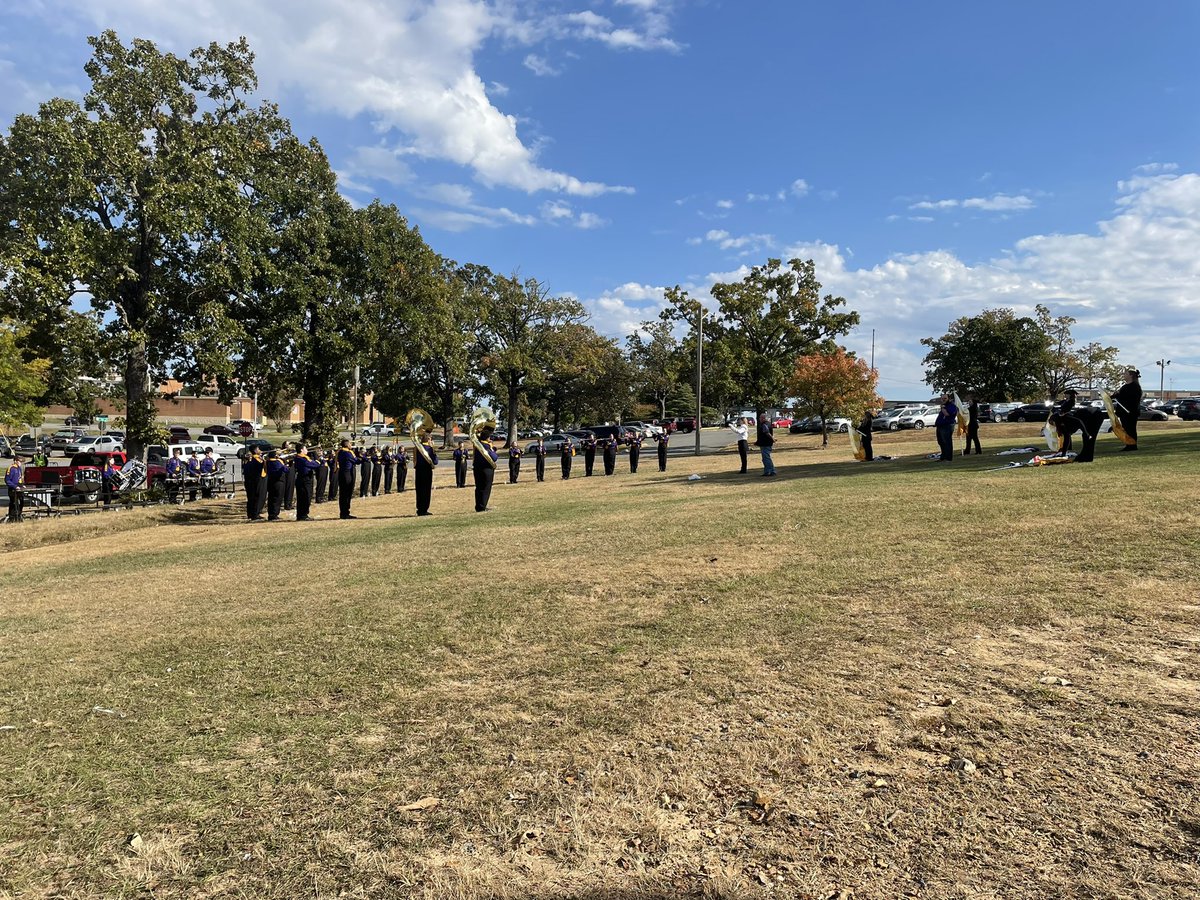 AshdownSchools's tweet photo. PPMB in warm up - performance time is 3:45
#WeAreAshdown💜💛 #PPMB🎺🎷🥁💜💛 be https://t.co/nYD8P3Z12o