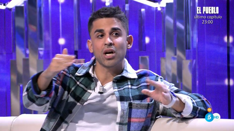 SecretStory_es's tweet photo. Frigenti, sobre Cynthia: "Ha ido de unos a otros porque no tiene personalidad" ¿Estáis de acuerdo?

🔁 Estoy con Frigenti
❤️ No tiene razón

#SecretUH14 https://t.co/HdAiIrd4nR