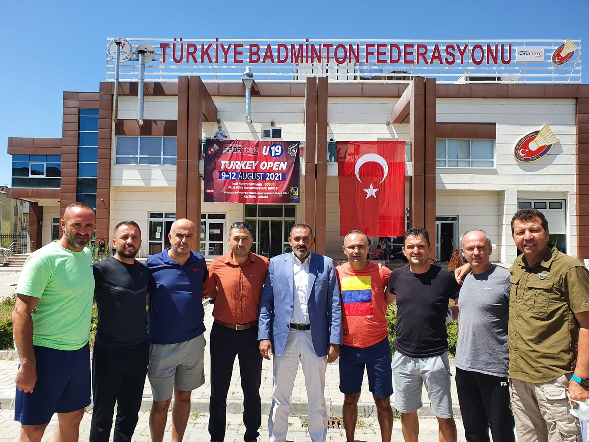 Ülkemizde Badmintonun hak ettiği değerlere ulaşabilmesi için 

#BadmintonaHayatiÇözüm