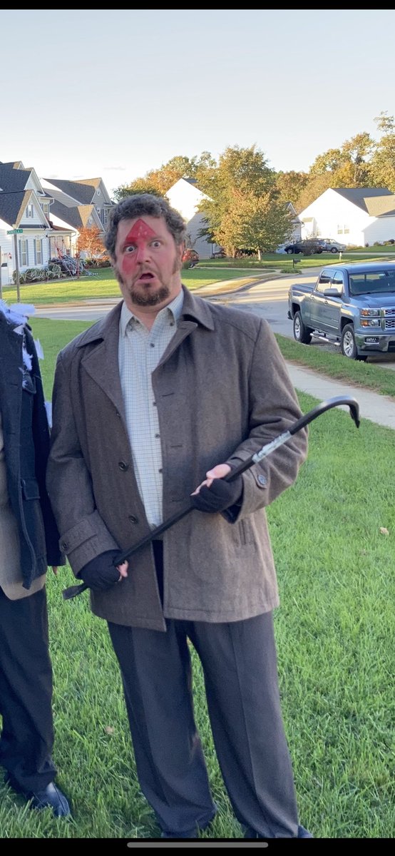 easchmidt427's tweet photo. 27 years old &amp; kinda annoyed at my brother for eating to many of my Reese’s pieces last night https://t.co/okBmmMVhZs