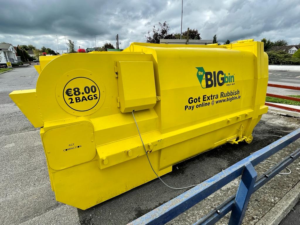 TheBIGbin1's tweet photo. The #BIBbin general waste bin at Downey's Centra Portlaoise is looking good!

#wastedropoff #binthatextrawaste #Portlaoise 

@CentraIRL @KollectIE @tocofirst @Deisesupes @Ross_hanley @LaoisCouncil @MyWasteIreland @portlaoise @laoislocalnews @laoistoday @johnkollect @doc2251 https://t.co/aIIEx70MFT