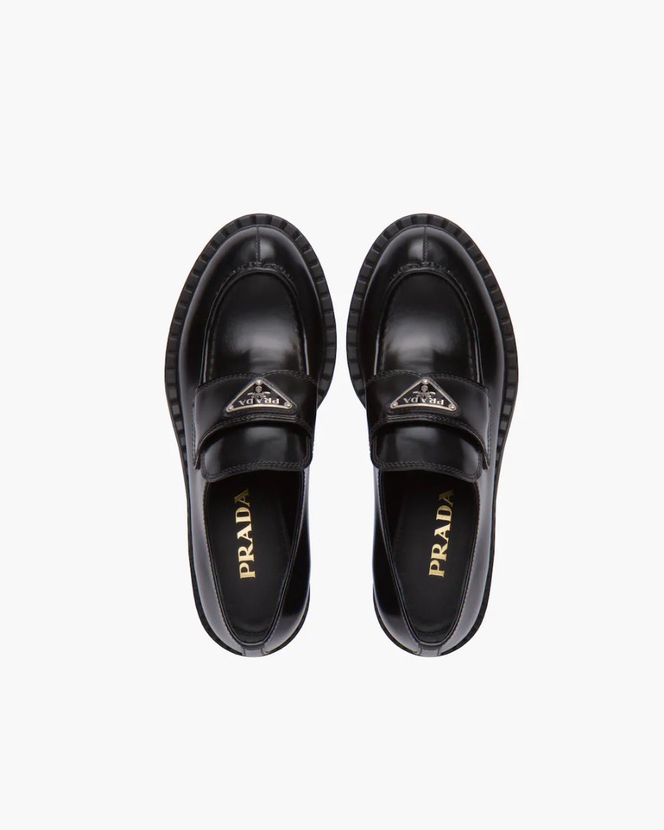 dorofeevaoutfit's tweet photo. #dorofeeva in loafers from @Prada 
📍price: 1050$/ 75000₽
#prada #loafers #Helloween https://t.co/V1dbogUxvJ