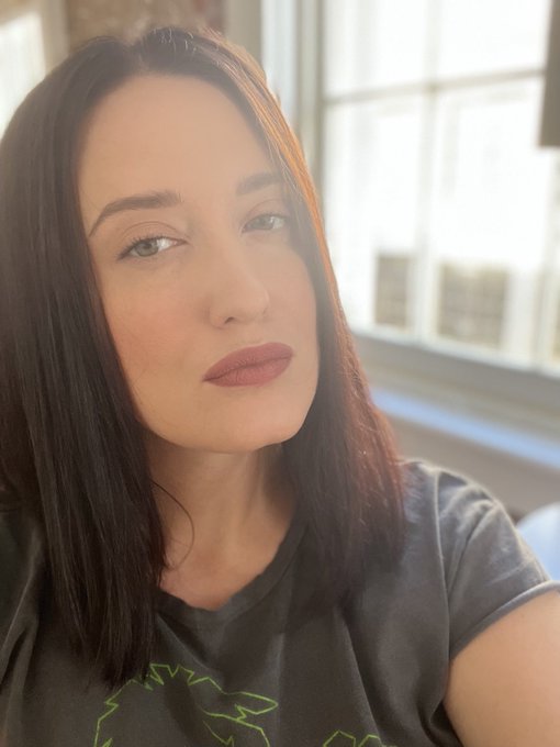Good Afternoon, sluts! ⚡️ https://t.co/TxOOmeoYNS