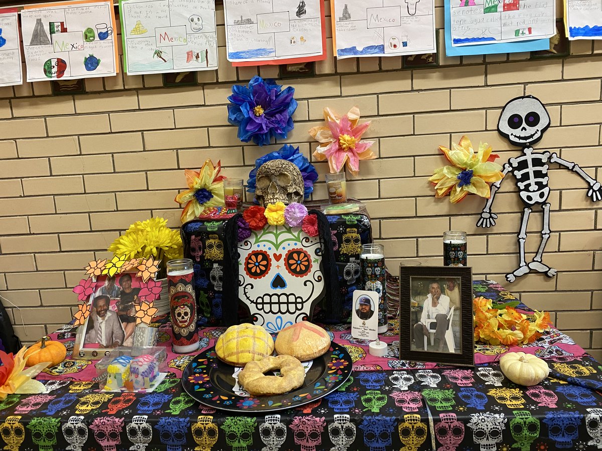 WashingtonSD89's tweet photo. Take a look at the beautiful 'altares' put together by scholars and teachers at WDLA. Thank you to all who contributed to these magnificent 'altares' which made this cultural experience possible for our scholars! #D89Bilingual #D89Community #WildcatsROAR

https://t.co/6deZTgJnVI https://t.co/G5YbG18AFX