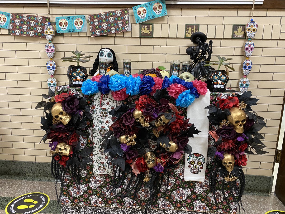 WashingtonSD89's tweet photo. Take a look at the beautiful 'altares' put together by scholars and teachers at WDLA. Thank you to all who contributed to these magnificent 'altares' which made this cultural experience possible for our scholars! #D89Bilingual #D89Community #WildcatsROAR

https://t.co/6deZTgJnVI https://t.co/G5YbG18AFX