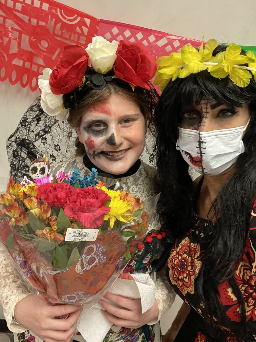 GigiGGonzalez's tweet photo. Our “Día de los Muertos” celebration was a success! I loved to see my students celebrating it! I would like to thank parents for their support! Muchas gracias! @CTMSWolfWay  @WorldLang_GCISD https://t.co/16obV6OhAo