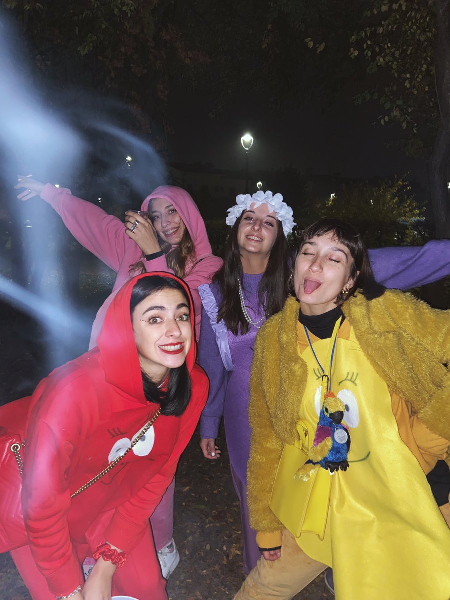 cdlmartixx's tweet photo. Ad Halloween eravamo dei Barbapapà https://t.co/NrOU0jIvLO