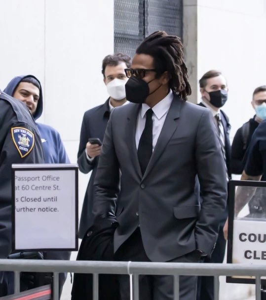 MrDennisByron's tweet photo. Photo Alert: Billionaire rapper and Rock n Roll Hall of Fame inductee arrives in New York Superior court in his civil lawsuit against #Parlux perfume company. In hip hop form he roasts them while testifying. Via @Hiphopenquirer https://t.co/HhOufnHD0I