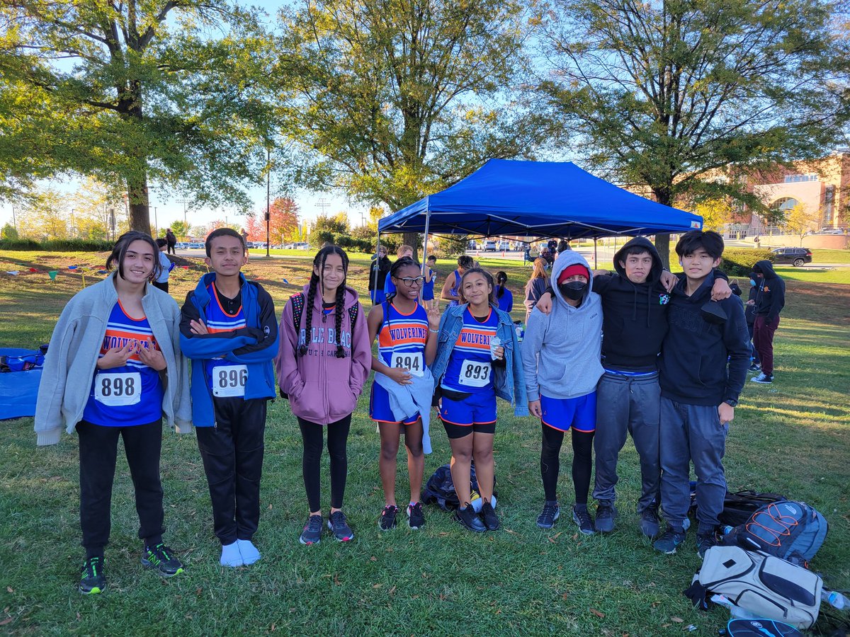 WatkinsMill_XC's tweet photo. Watkins Mill XC team representing!! Personal records were set by everyone and I couldn't be more proud of them!! #XCFamily #CrossCountryisLife https://t.co/Jx0oFIrZ98