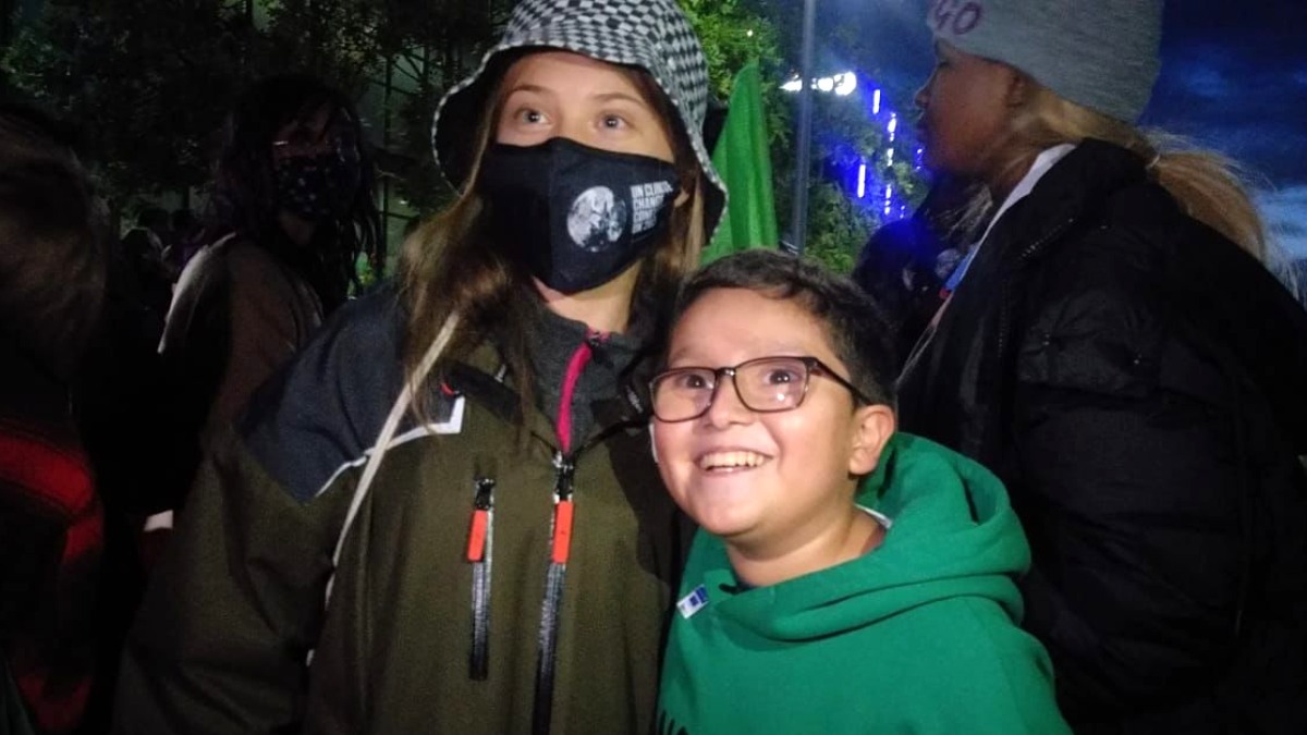 franciscoactiv2's tweet photo. Somos los niños, las niñas y los jóvenes quienes estamos defendiendo este 🌍. 
Gracias @GretaThunberg por abrir el camino y ser una inspiración para el liderazgo de tantos que desde nuestros territorios defendemos la vida! 

📷: @RTVCnoticias 😊 https://t.co/T6rUBpiXAy