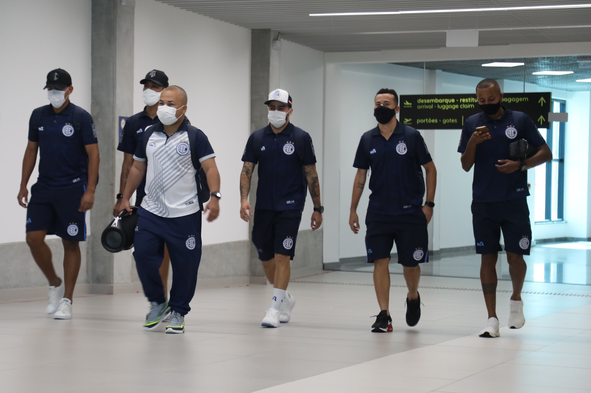 A equipe do confiança desembarcou no Rio de Janeiro nesta segunda-feira para o duelo diante do Botafogo. Foto: Confiança/Twitter