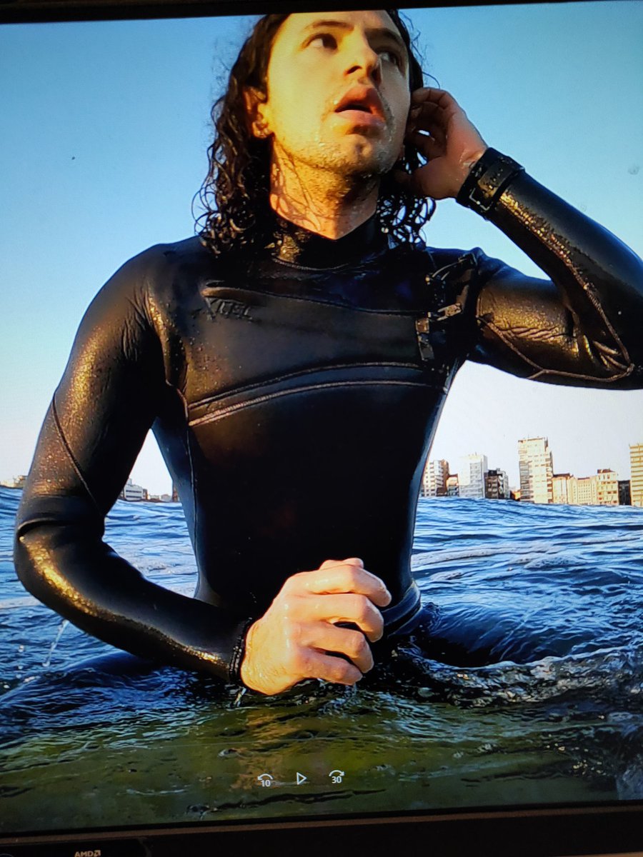 A ver si me echáis una mano para localizar a estos chicos, hacen surf en Gijón, está tarde Pepe ha encontrado su GoPro #surfgijon #surf #gijon #surfgijón #gijónsurf