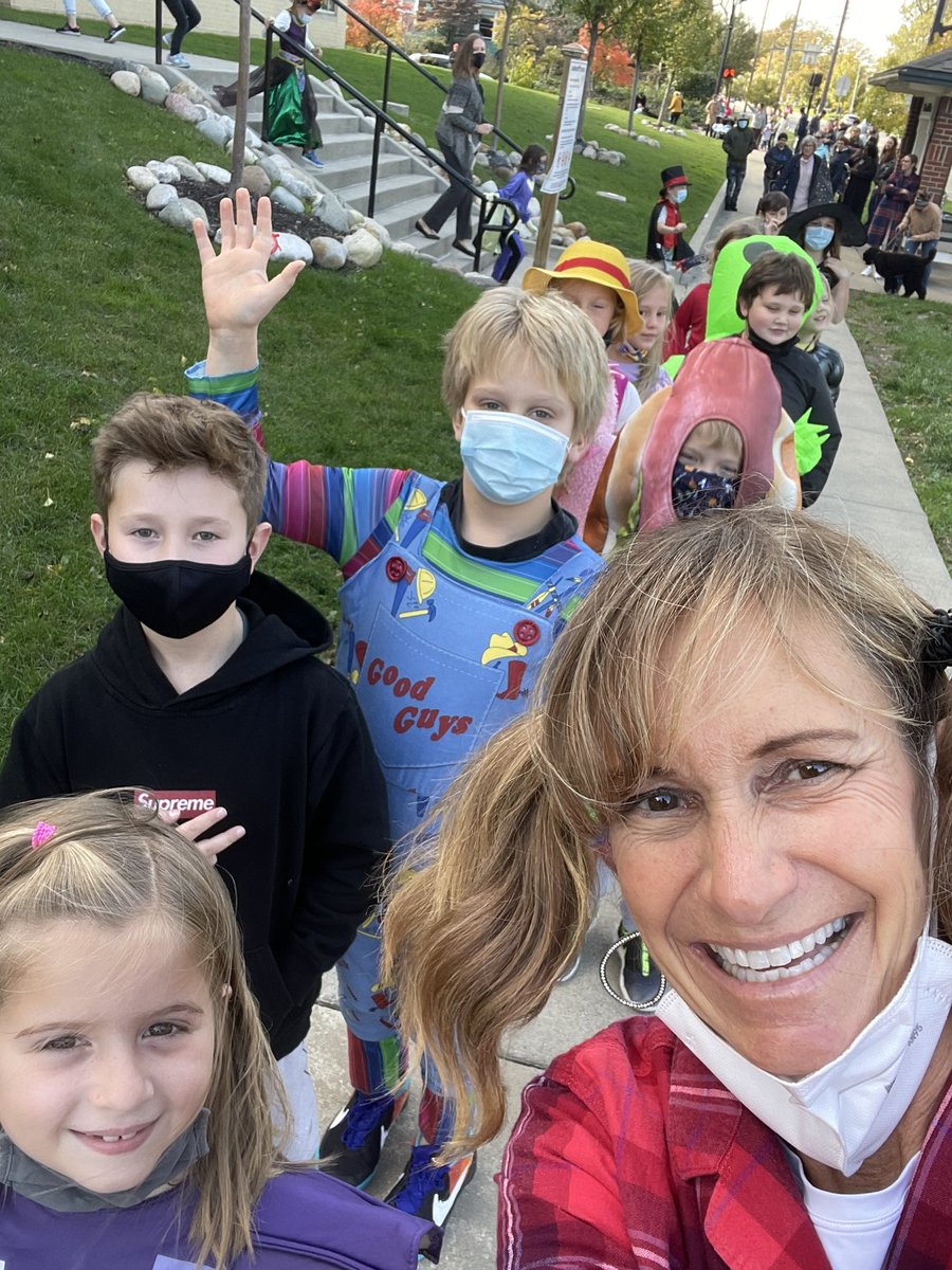 We were the LEADERS of the parade and so excited! #fun!! #halloweencenters #secondgradepride #lincoln #OneHeartbeatOneLKWD