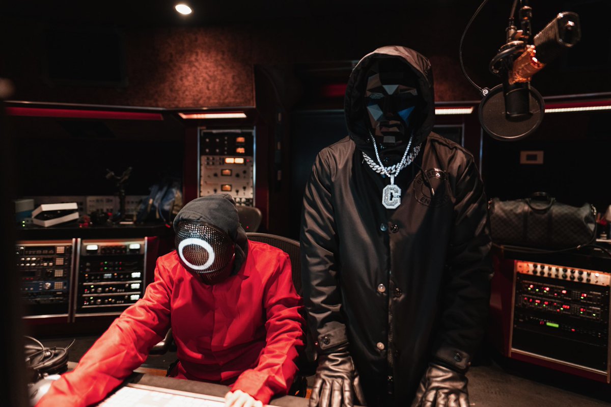 XXL's tweet photo. #SquidGame in the booth 🔴🟢

📸 @edyperezz_ https://t.co/D8rgE6VQJz