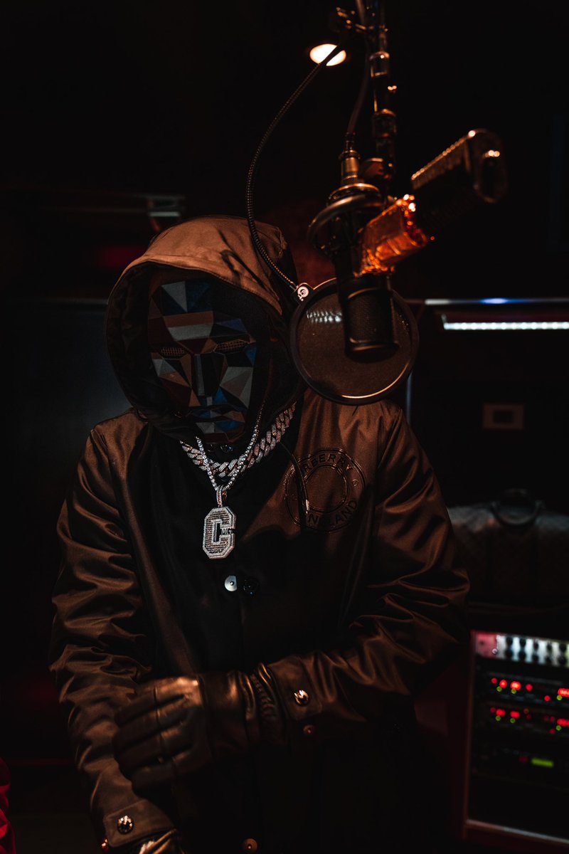 XXL's tweet photo. #SquidGame in the booth 🔴🟢

📸 @edyperezz_ https://t.co/D8rgE6VQJz
