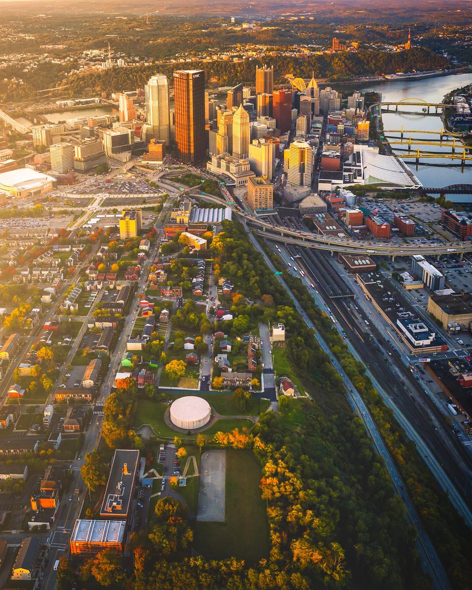 vstpgh's tweet photo. What a beautiful first day of #November in Pittsburgh! 🥰 #LovePGH
📸 kosslowphotography https://t.co/xf87WcjhE3
