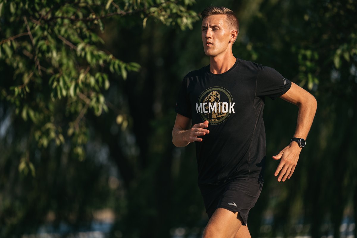 DNitkiewicz's tweet photo. I've had a pretty cool side job this year with @brooksrunning  as a member of their #RunHappyTeam acting as a role model to share stories on social media to inspire others to run their path to a better self. Here are some photos from my photo shoot for the Marine Corps Marathon! https://t.co/6gqeyO8qnt