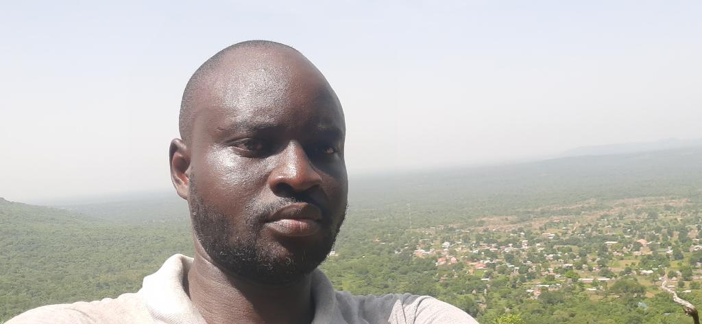 Abdniass's tweet photo. Dans la verdure raffraichissante de Kédougou, sur une colline de #Dindefelo, village en arrière-plan https://t.co/r9umAbjBeO