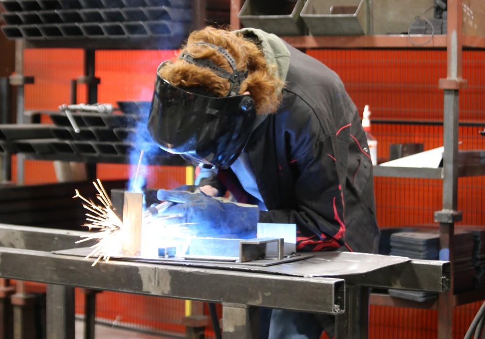 fabricating's tweet photo. By engaging area welding programs and investing in new technology, @DeGeestCorp Tea, S.D., is building a solid foundation to grow: https://t.co/yT3V6WaMZE https://t.co/vjNPJbdbAk