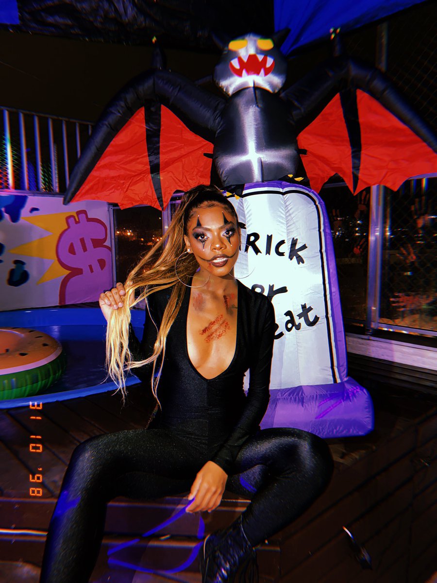 oliveirameel's tweet photo. last night of terror ππ» #blackween https://t.co/85JByrCZU0