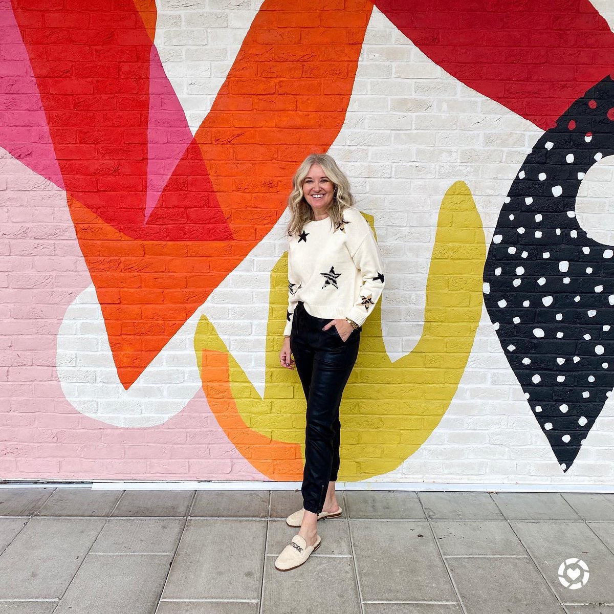 ShopRedmond's tweet photo. Thanks to influencer @partytildawn for this fun @evereveofficial feature shot at Redmond Town Center! Follow @partytildawn for the latest fall fashion inspo! #everevestyle #shareweek #fallfashion #falloutfitinspo #fallstyle #liketoknowit #ltkfall #ltkstyletip ๐ธ by @partytildawn https://t.co/4FybiPdipx