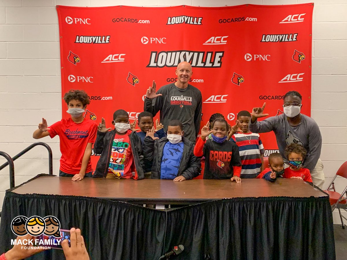 MackFamilyFDN's tweet photo. On Friday, 10/29 @CoachChrisMack hosted families from @bbbskentuckiana &amp; Youth For Christ #Louisville at the @kfc_yumcenter for Coach's 1st #GameDay program of 2021. The families got to meet &amp; greet w/ Coach, get a signed basketball, then attend the exhibition game. #GoCards https://t.co/TnRLgqxVhk