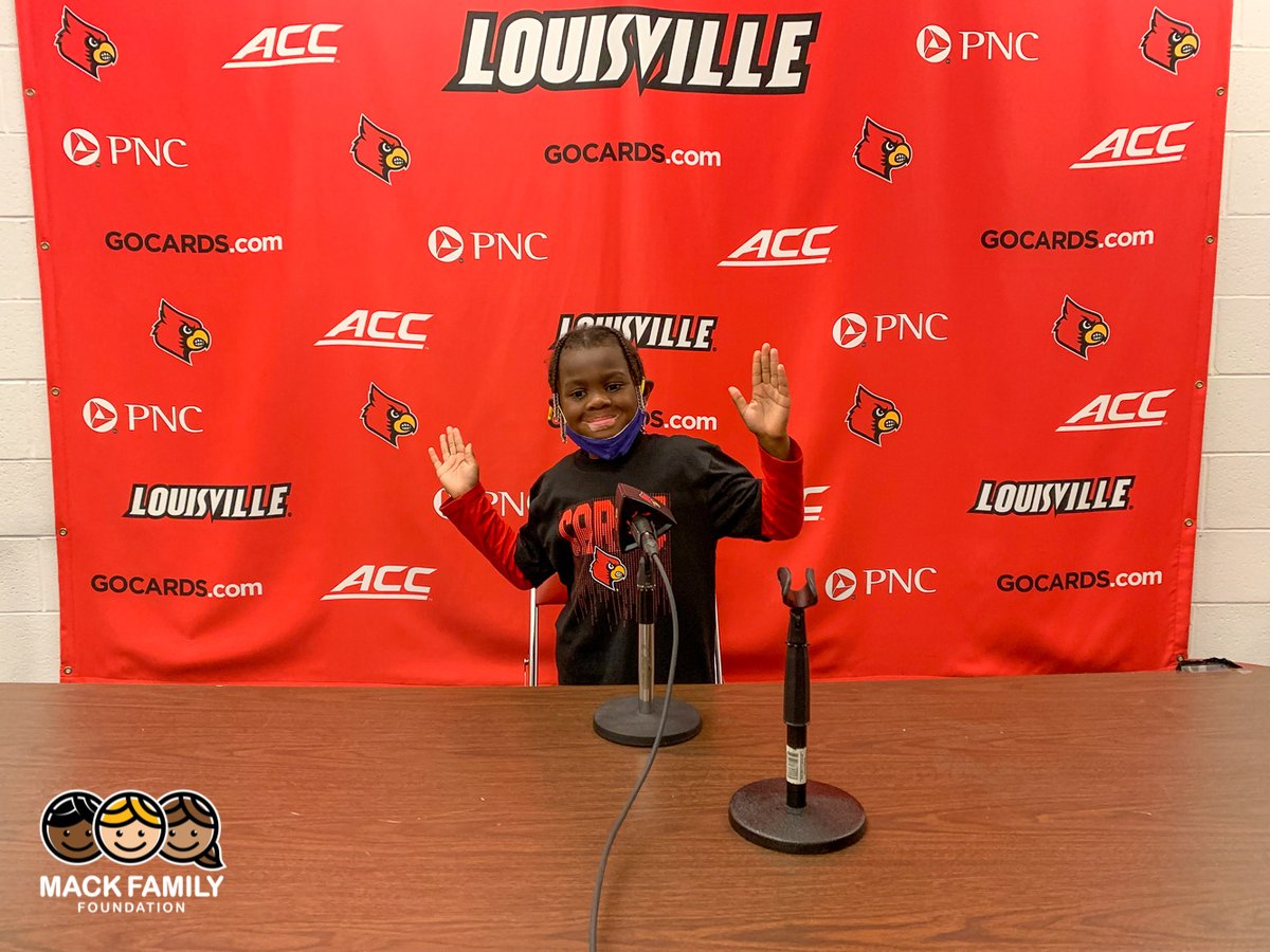 MackFamilyFDN's tweet photo. On Friday, 10/29 @CoachChrisMack hosted families from @bbbskentuckiana &amp; Youth For Christ #Louisville at the @kfc_yumcenter for Coach's 1st #GameDay program of 2021. The families got to meet &amp; greet w/ Coach, get a signed basketball, then attend the exhibition game. #GoCards https://t.co/TnRLgqxVhk