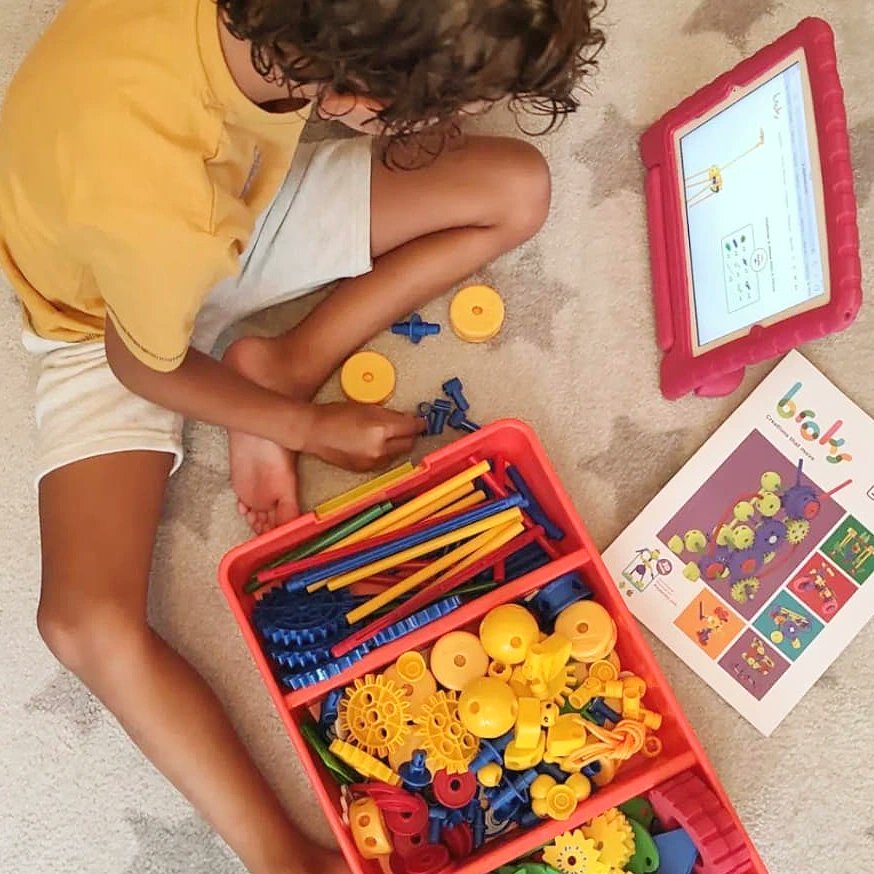 PlayBroks's tweet photo. ¿Sabías que? Broks es considerado un juguete STEM, de los verdaderos...🤩 porque hace pensar a los niños, les lleva a cuestionarse cómo funcionan las cosas y por qué lo hacen de esa manera.

#juguetesstem
#ingenieroenpotencia
#creatividadsinlimites 
#juguetesparamontar https://t.co/uGM4cVVMCO
