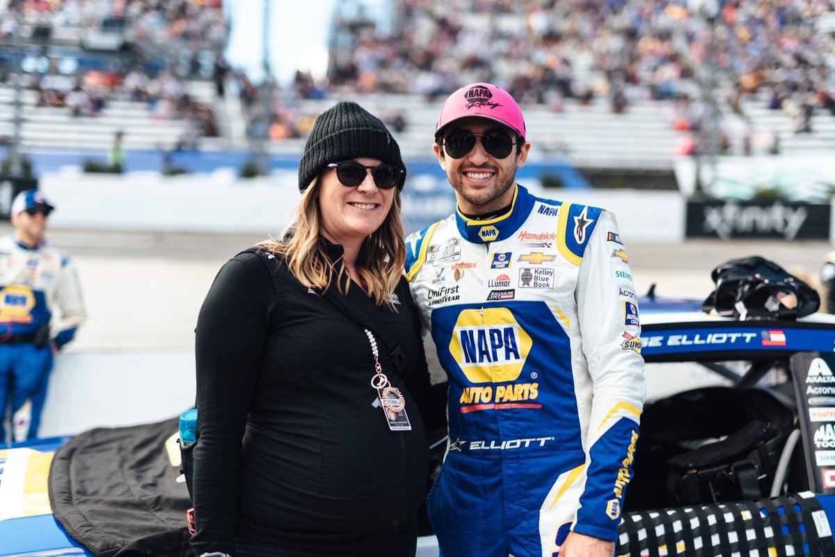 Chase Elliott on X: "Myself and the entire 9 team have been lucky to have the best keep us in line over the past few years. Couldn't be happier for @mo_overstreet7 and