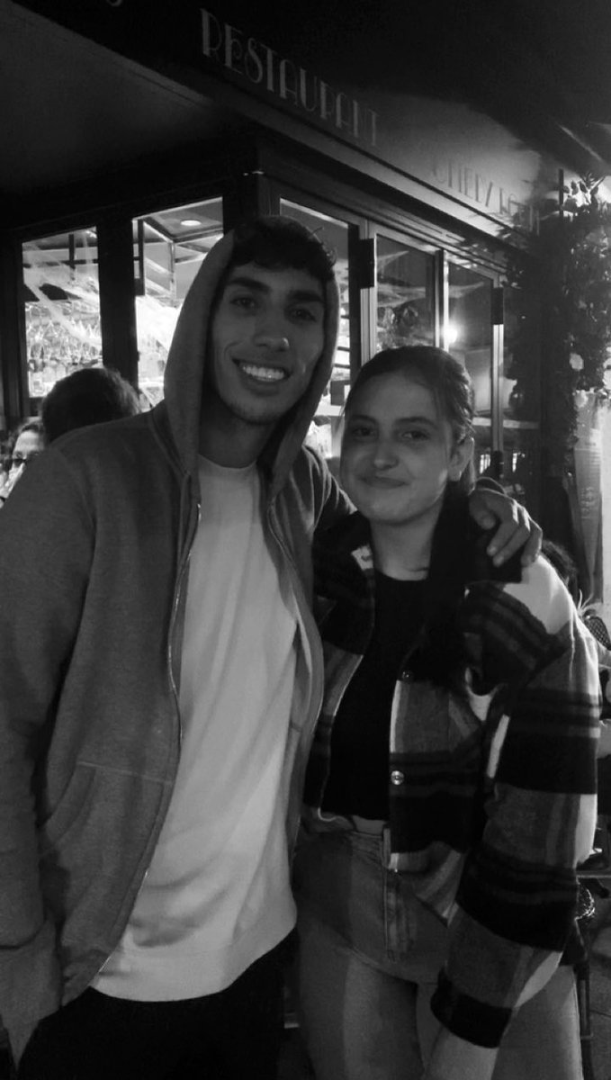 oceane_0108's tweet photo. toujours le même💗 @ilyesdjadeloff https://t.co/B4KktYc4JM