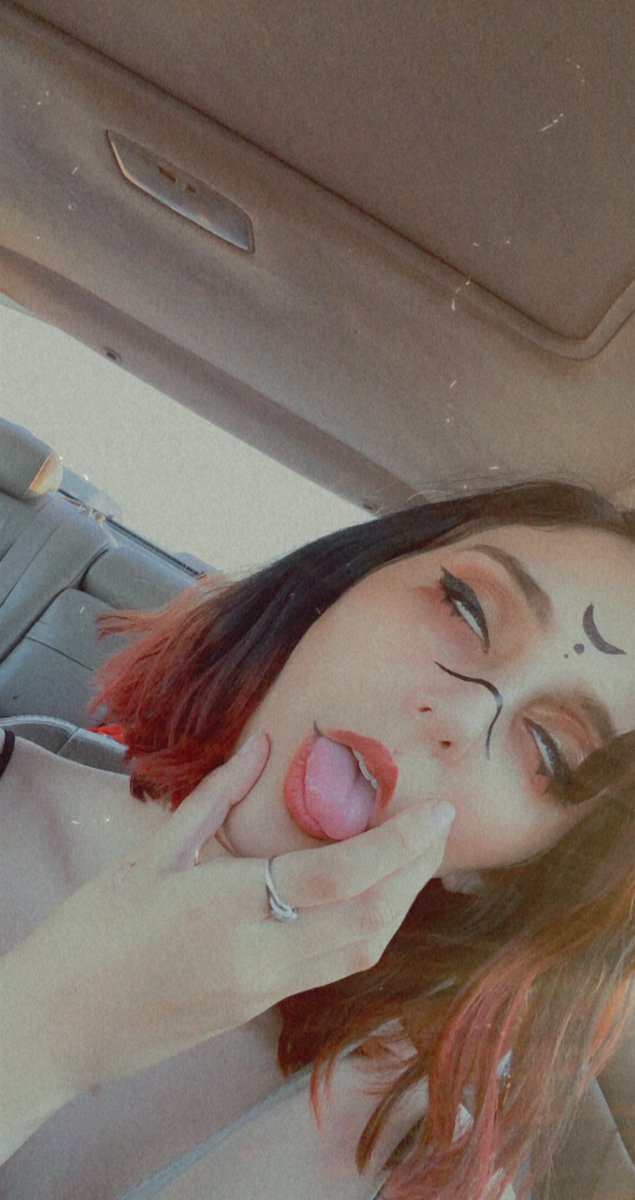 DeadDanni's tweet photo. I was myself for Halloween 🤩 https://t.co/IscM3wnnAH
