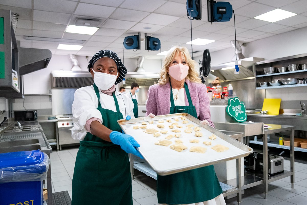 FLOTUS46Archive's tweet photo. Thank you to all the Naples Middle High School Wildcats for opening up and sharing your stories with me (and letting me make some ravioli with you too!) 

Your strength and resilience inspire us all. #Milkids #DoDEAinAction https://t.co/0vhO5JaRjO