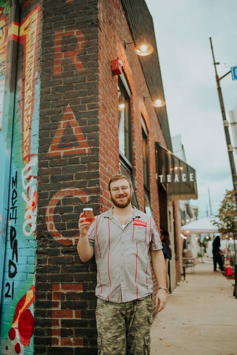 TraceBrewing's tweet photo. 👏🏽 Monday funs!

Jake's behind the bar (SUP JAKE!) and we're doing a little Service Industry Night w/@stuntpigpgh slingin the good stuff out front. Oh, and @anthonyjsusan handling tunes with a DJ set starting ~6pm.

$1 off ALL draft beers ALL night. https://t.co/9hPZHR9HU6