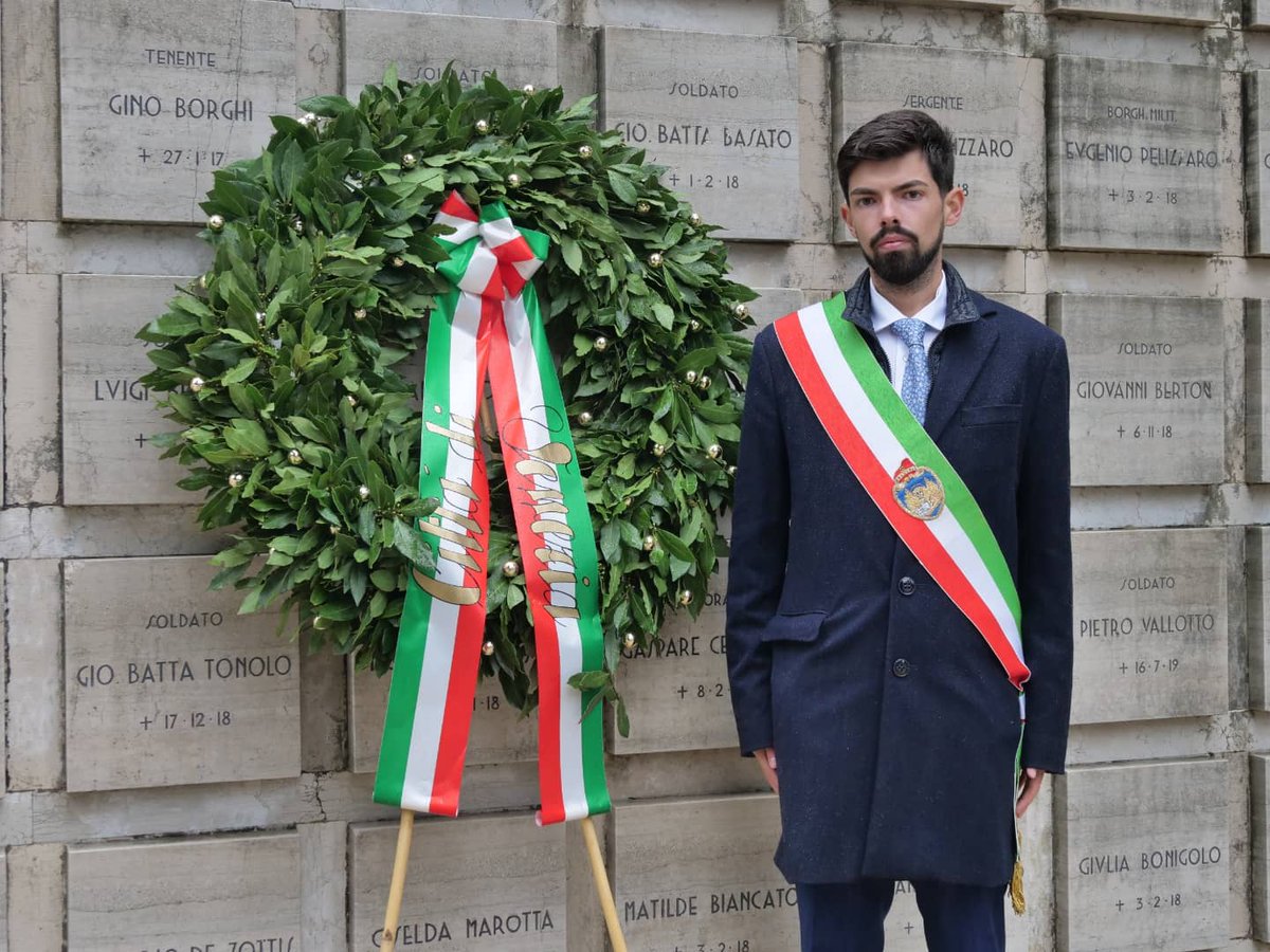 MatteoSenno's tweet photo. 🪖Commemorazione dei defunti e caduti di tutte le guerre. Festa dell'unità nazionale e delle forze armate
🙏Oggi al Cimitero di Mestre per ricordare e onorare con corone d'alloro tutte le persone che hanno sacrificato la loro vita in nome della Patria e della Libertà https://t.co/GcIvRl4NF9