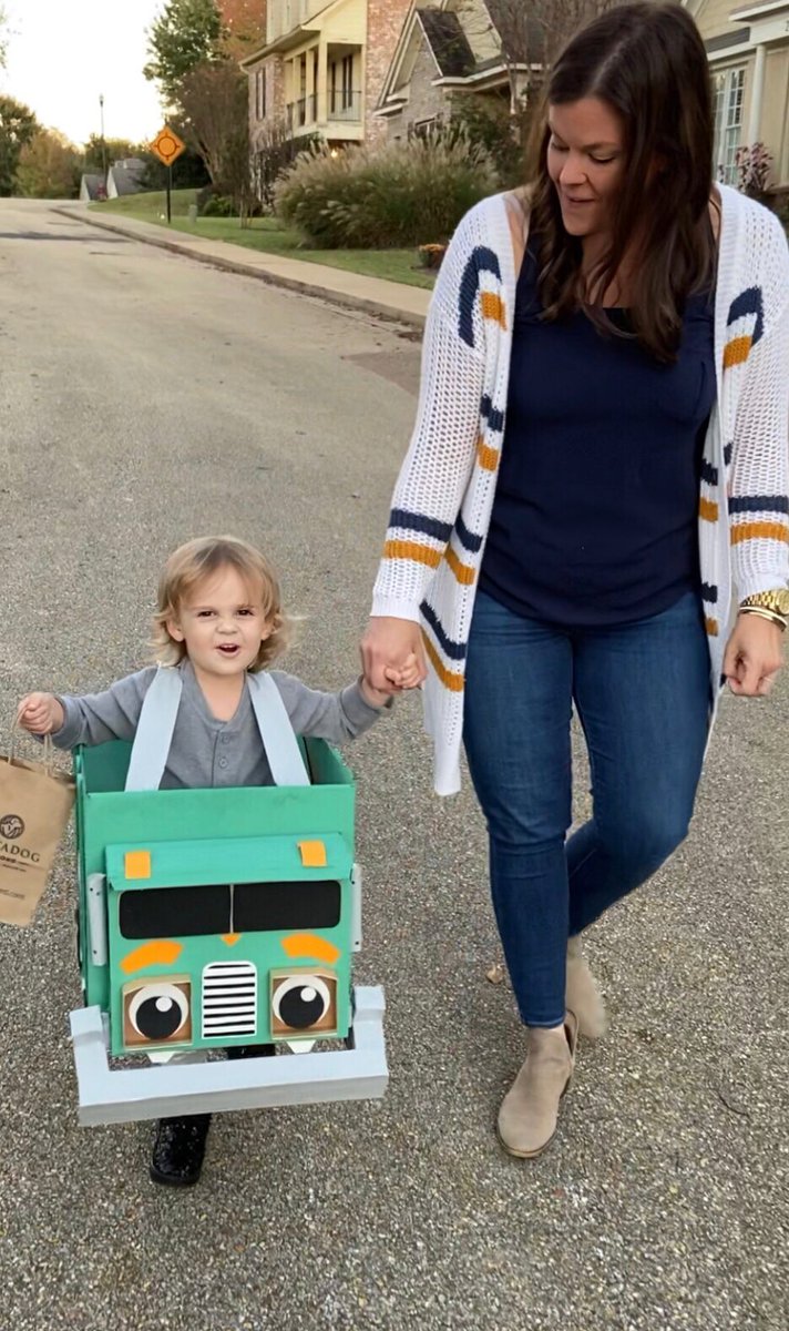 katiecald's tweet photo. @TrashTruckShow she’s your biggest fan 🤩 https://t.co/eRbwVh6Vcz