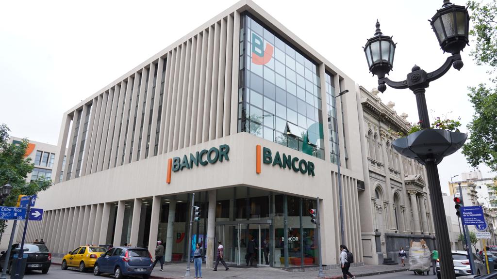 BancodeCordoba's tweet photo. Inauguramos el nuevo Centro de Negocios BANCOR. Nuestro presidente, @DanielTillard abrió las puertas del moderno edificio de 2100 m2 ubicado estratégicamente junto al Edificio Inteligente en una de las manzanas históricas de la ciudad de Córdoba https://t.co/16Ty0WfFVv